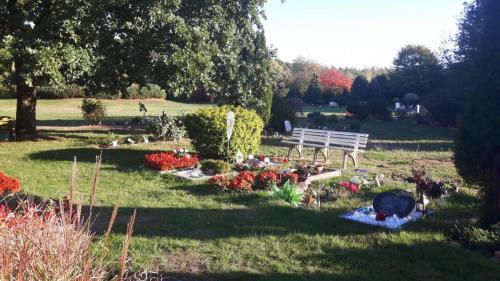 Nördlich von Hamburg rosengarten, tierfriedhof tierkrematorium tierbestattung