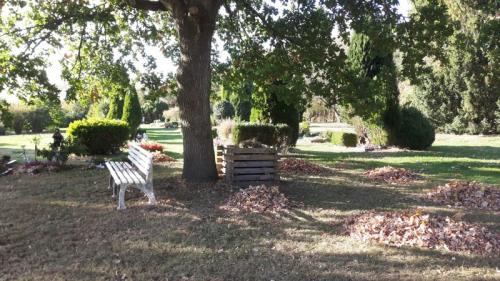 Nördlich von Hamburg rosengarten, tierfriedhof tierkrematorium tierbestattung