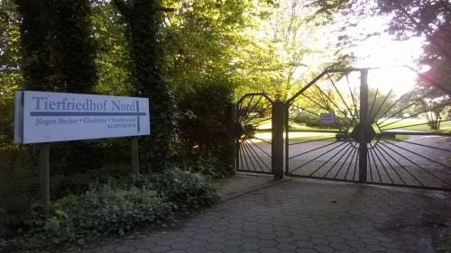 Nördlich von Hamburg rosengarten, tierfriedhof tierkrematorium tierbestattung