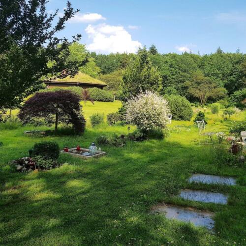 Tierfriedhof im Sommer